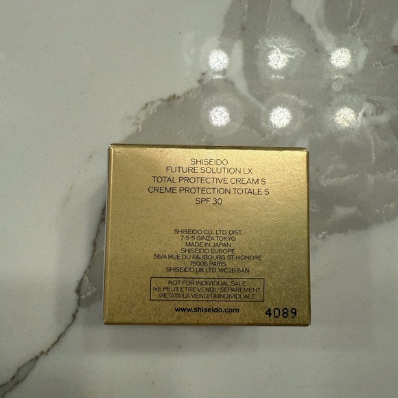 Shiseido Future Solution LX Total Protective Cream 15ml - Picture 4 of 6